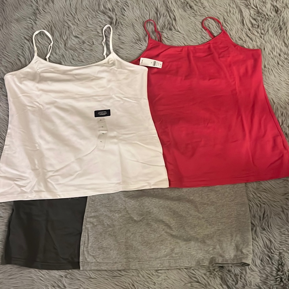 GAP - 4 Camisoles with built-in Bra Size XL
